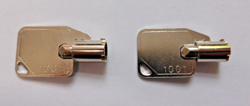 Pair keys suit peli - of,